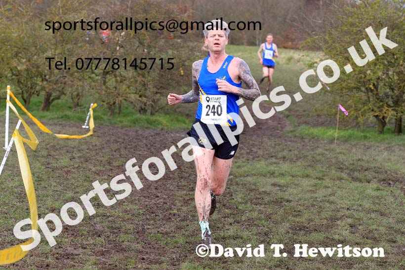 Men 35 to 60 in the 2023 BMAF Cross Country Champs., Wallsend. Photo: David T. Hewitson/Sports for All Pics